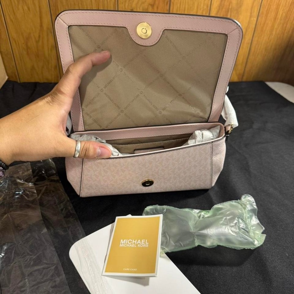 Michael Kors Powder Blush Convertible Crossbody Bag‎ Retails $358 - Picture 3 of 4